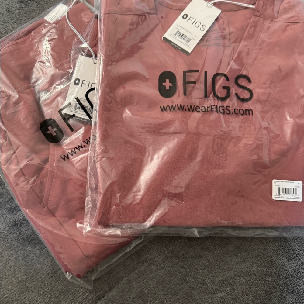 Figs Dusty Rose Scrub Top
